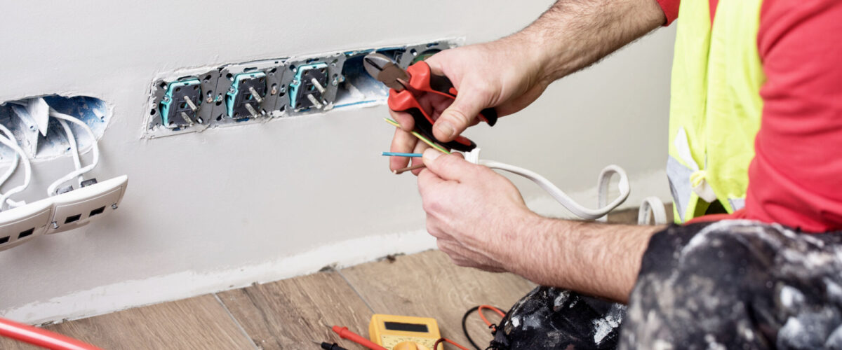 D&eacute;pannage &eacute;lectrique pour particuliers et professionnels &agrave; c&ocirc;t&eacute; de Belfort et Montb&eacute;liard Lur&eacute; 1