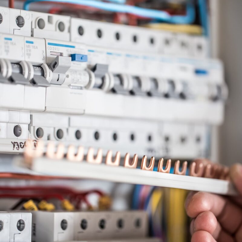 Pourquoi faut-il anticiper l&rsquo;&eacute;lectricit&eacute; lors d&rsquo;une r&eacute;novation de cuisine ? Montb&eacute;liard